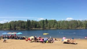 8 of the best places to drive for water fun with kids within 2 hours from Edmonton