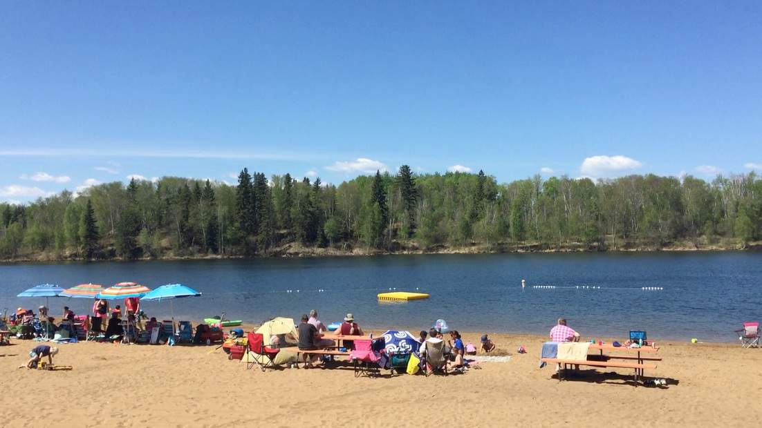 10 of the best places to drive for water fun with kids within 2 hours from Edmonton
