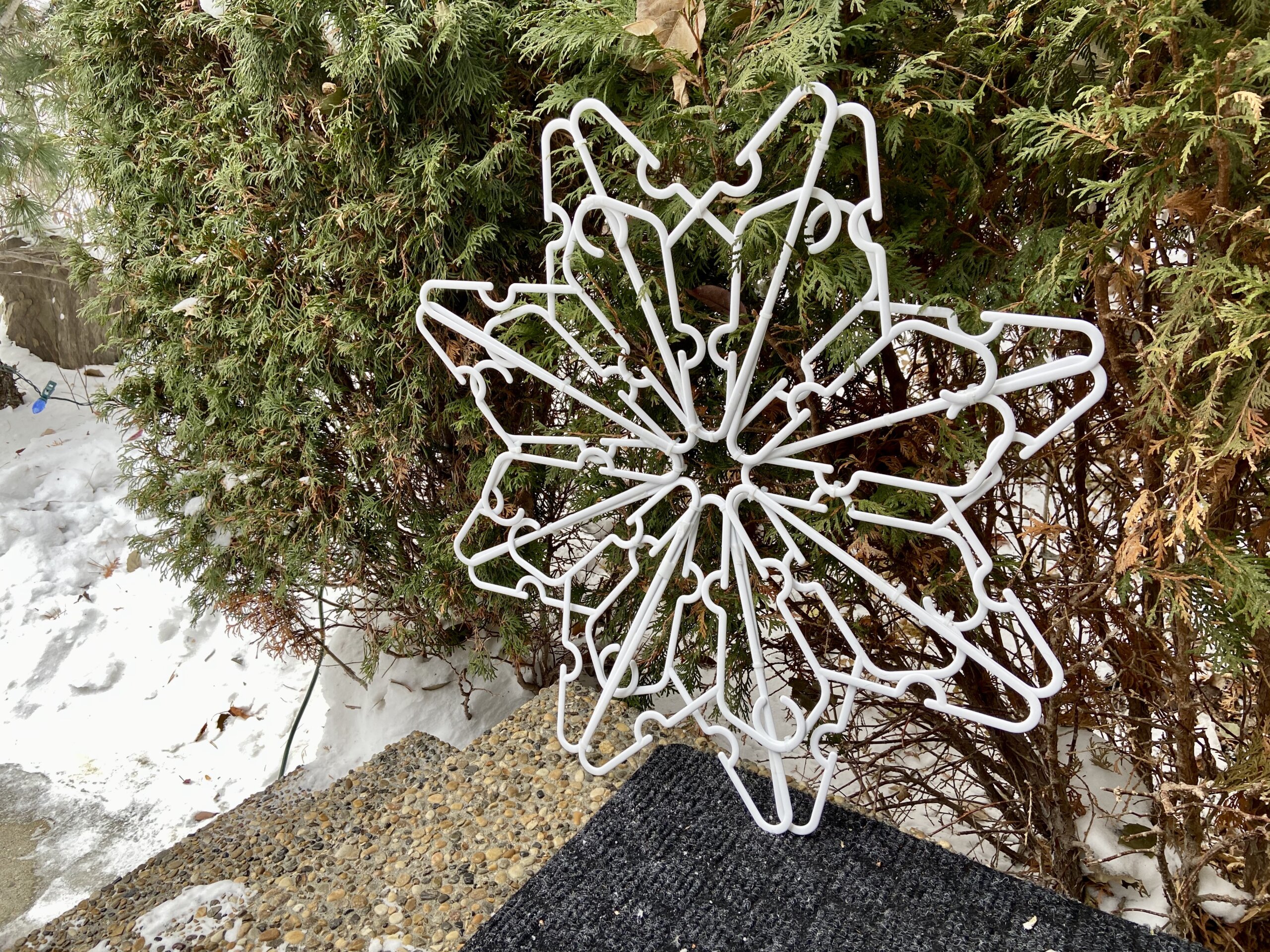 Clothes hanger snowflake : r/DiWHY